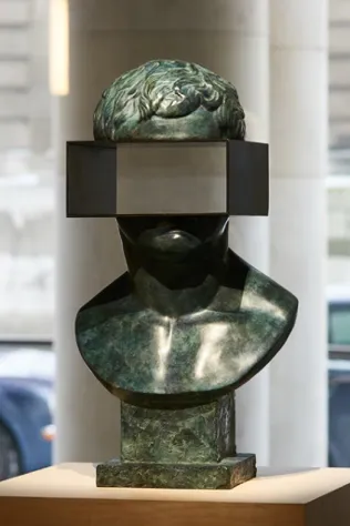 **Figura 1.** Le bon guetteur, Sosno, S. (2008). En Sotheby’s (2018).